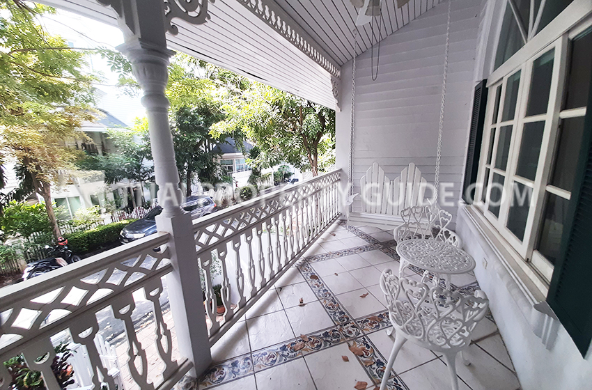 Townhouse in Sukhumvit 